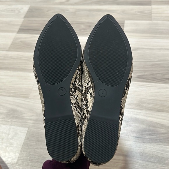 A New Day Faux Snakeskin Pointy Toe Flats Size 7 - Picture 6 of 6